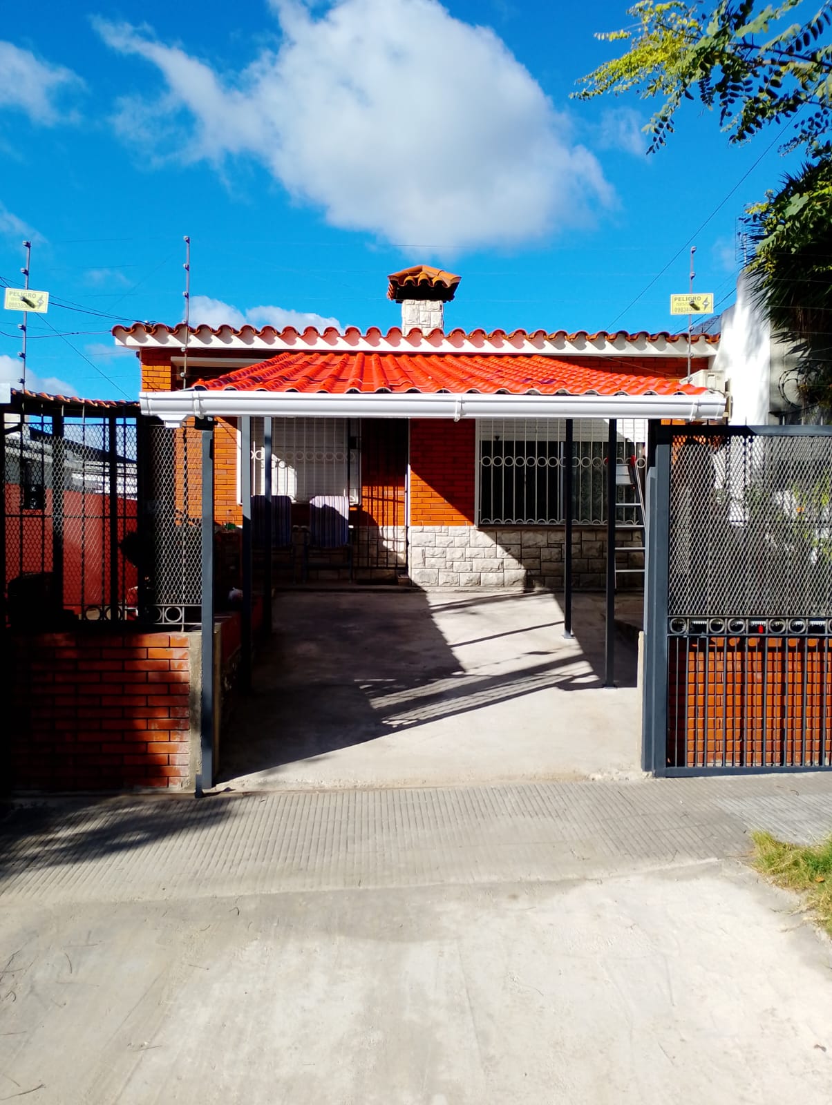 Rampa para vehículo, portón y techo
